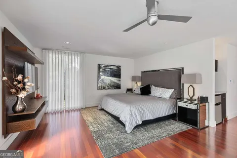 535 Forest Hills Dr NE