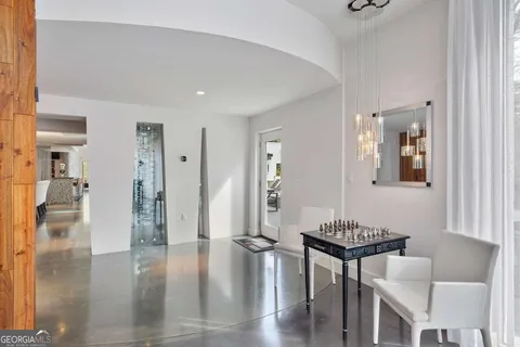 535 Forest Hills Dr NE