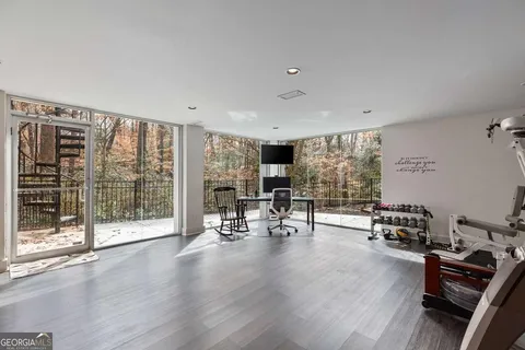 535 Forest Hills Dr NE