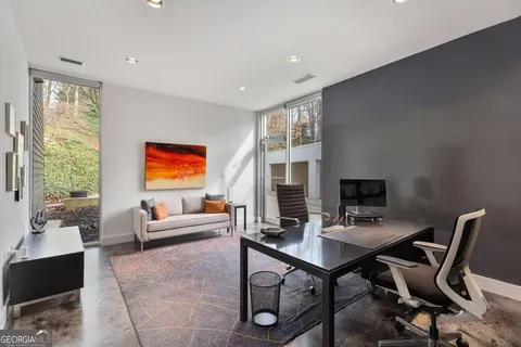 535 Forest Hills Dr NE