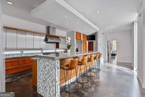 535 Forest Hills Dr NE