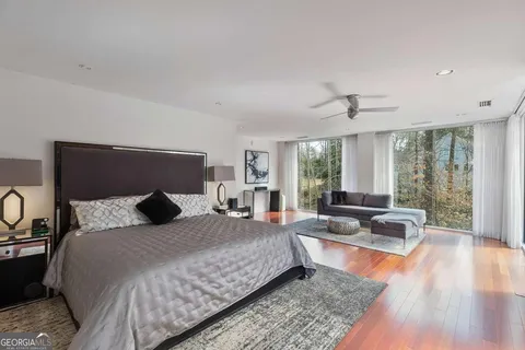 535 Forest Hills Dr NE