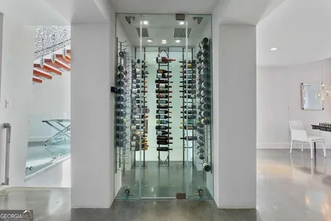 535 Forest Hills Dr NE