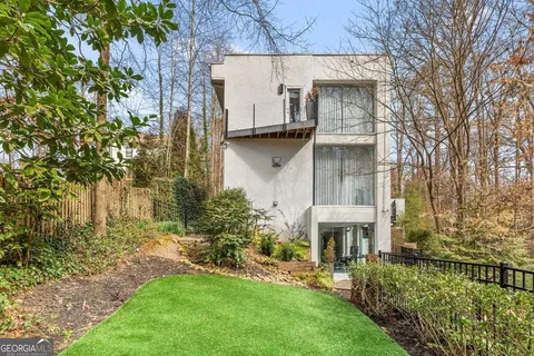 535 Forest Hills Dr NE