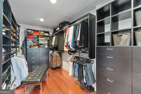 535 Forest Hills Dr NE