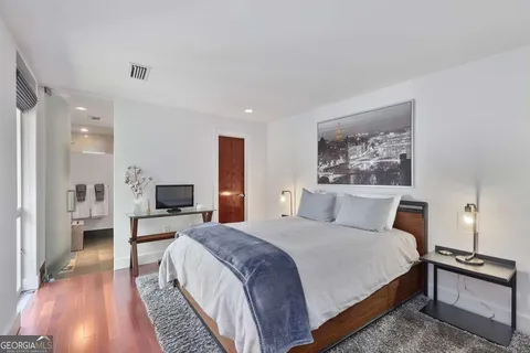 535 Forest Hills Dr NE