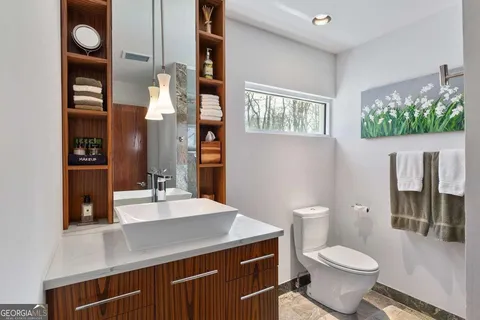 535 Forest Hills Dr NE