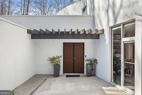 535 Forest Hills Dr NE