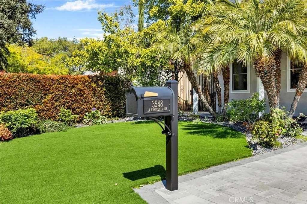 3548 LA Crescenta Ave