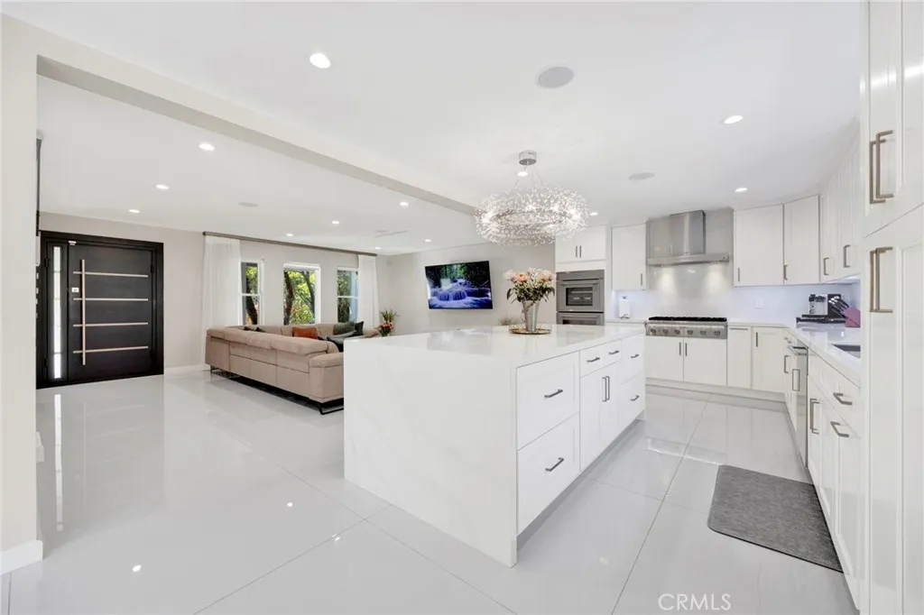 3548 LA Crescenta Ave