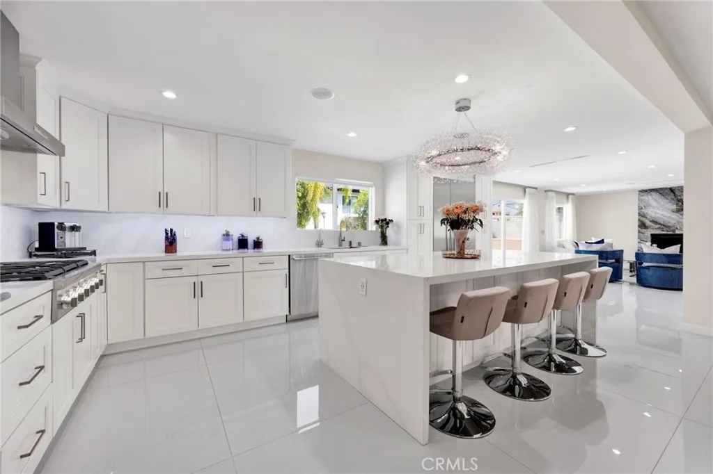 3548 LA Crescenta Ave