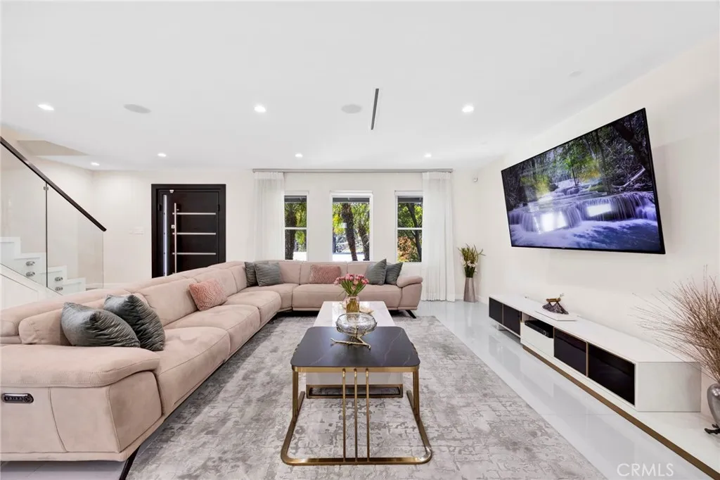 3548 LA Crescenta Ave