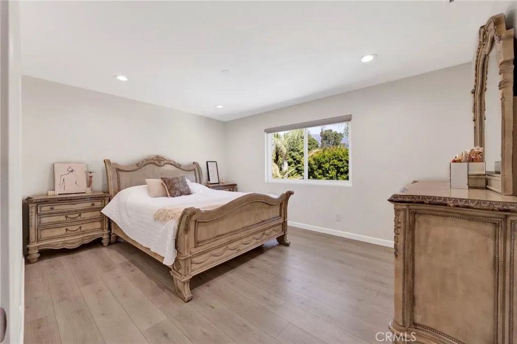 3548 LA Crescenta Ave