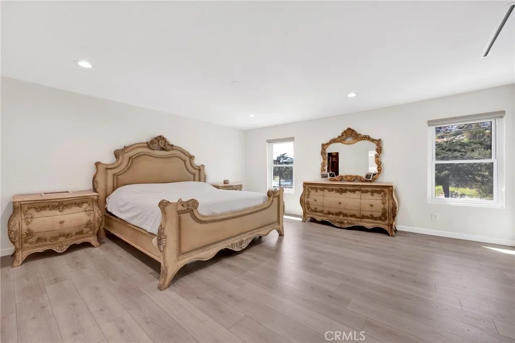 3548 LA Crescenta Ave