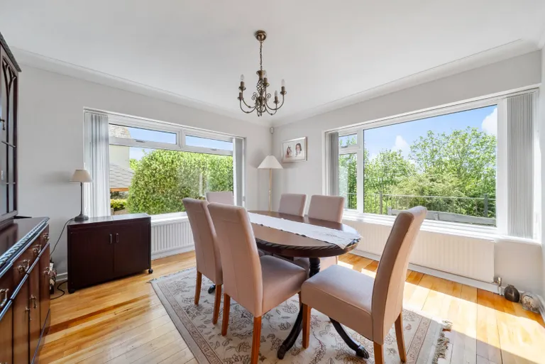 5 bedrooms detached house for sale