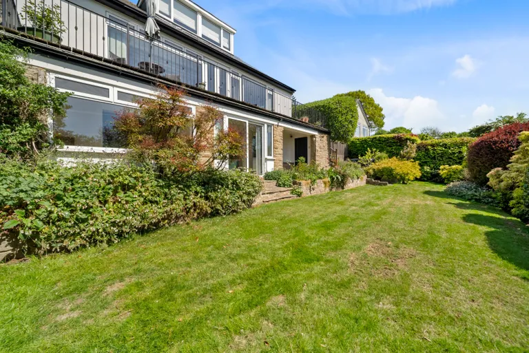 5 bedrooms detached house for sale