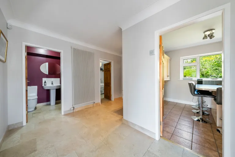 5 bedrooms detached house for sale