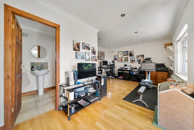 5 bedrooms detached house for sale