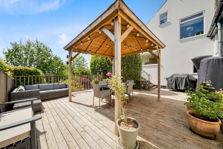 5 bedrooms detached house for sale