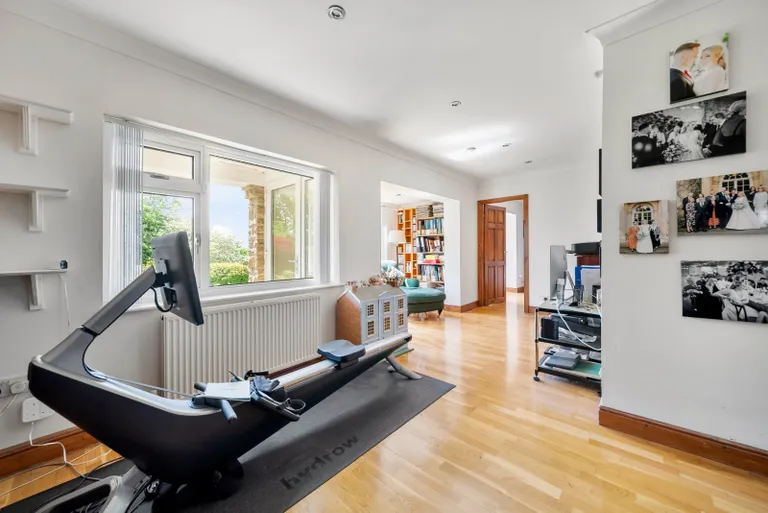 5 bedrooms detached house for sale