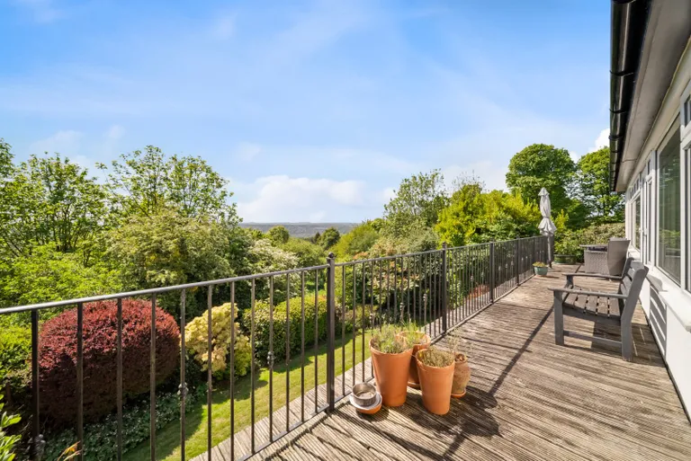 5 bedrooms detached house for sale