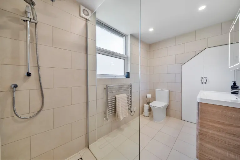 5 bedrooms detached house for sale