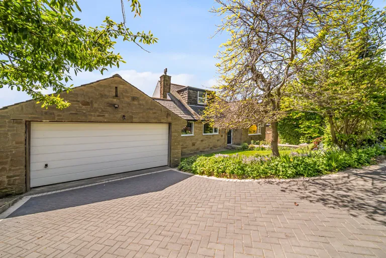 5 bedrooms detached house for sale