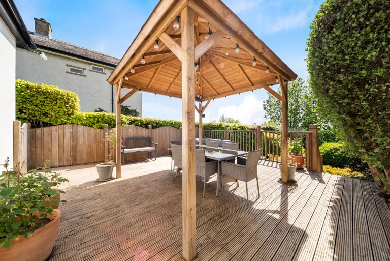 5 bedrooms detached house for sale