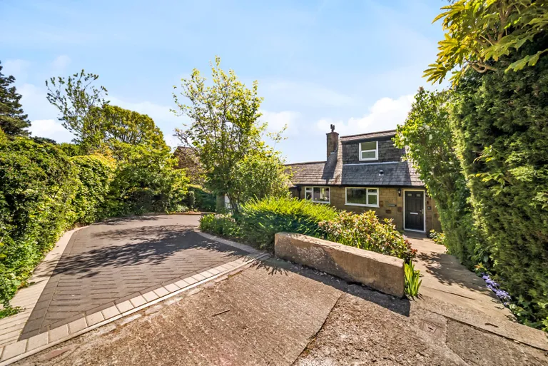 5 bedrooms detached house for sale