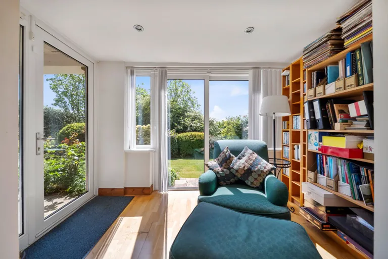 5 bedrooms detached house for sale