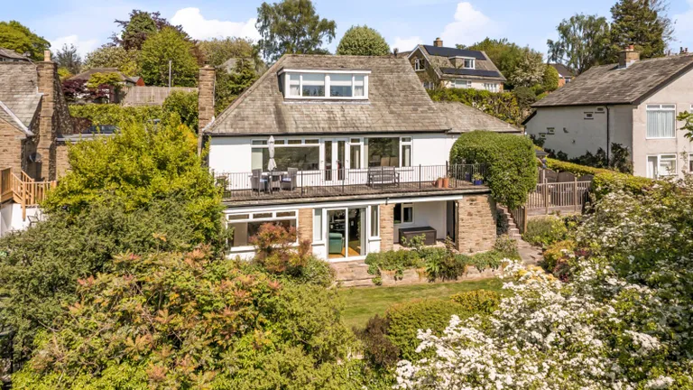 5 bedrooms detached house for sale